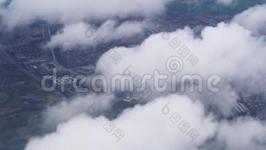 飞往丹麦哥本哈根，多云天气的鸟瞰图