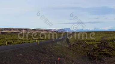 冰岛道路透视宽全景景观.
