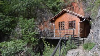 第二次世界大战期间蒂托在德瓦尔的洞穴总部和避难所