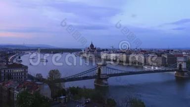 布达佩斯<strong>日夜</strong>不停的匈牙利议会和清桥。