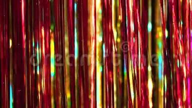 金和红雨来自锡尔。 动态背景在闪亮的灯光和闪闪发光的粒子。 圣诞节或假日主题