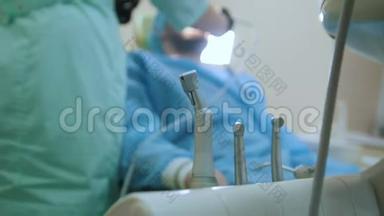 牙医-年轻人-口腔诊所的病人
