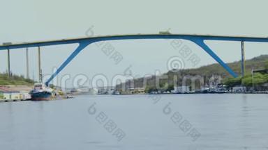 著名的朱莉安娜女王大桥的美丽景色。 蓝天背景上<strong>绚丽</strong>的海洋景观。