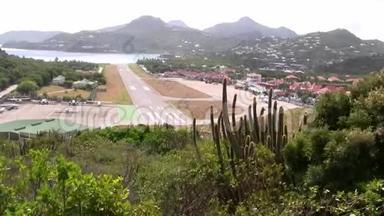 圣巴思A©莱米机场，加勒比专属岛屿
