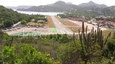 圣巴思A©莱米机场，加勒比专属岛屿