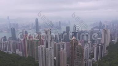 从中国香港城市维多利亚峰俯瞰全景。 高层<strong>商务办公</strong>楼和玻璃摩天大楼