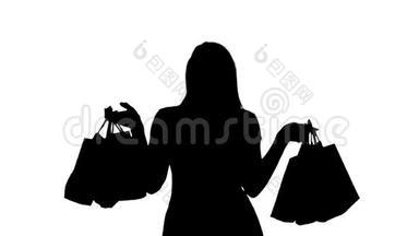 <strong>逛街</strong>的女人开心地笑着拿着购物袋走着。