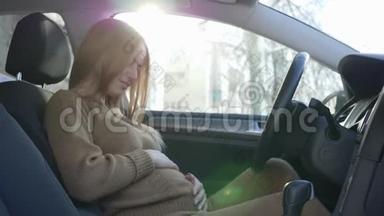 孕妇驾驶汽车前，准驾妇女<strong>必须</strong>系好安全带
