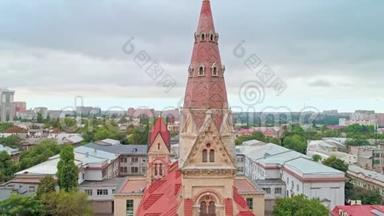 圣女神路德圣保罗大教堂尖顶上十字架`空中观景台，乌克兰德国福音路德教会