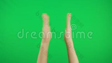 掌声，拍手.. 手势包铬键。 人`双手特写隔离在绿色屏幕背景。