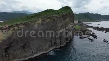 大规模的悬崖和一个小镇附近的大象树干岩石在<strong>台湾</strong>，4k