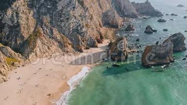 4K航<strong>空无</strong>人机镜头美丽的普拉亚达乌尔萨海滩在锡特拉，葡萄牙日落黄金时间的灯光