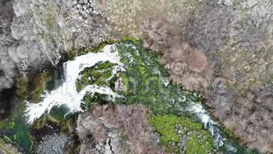爱达荷州千泉峡谷，圆片流过岩石