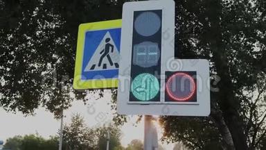 交通法规。交通灯倒计时，指针附加部分，箭头下移动。闪烁和