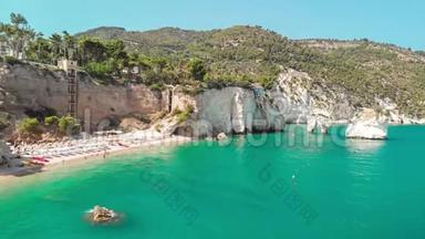 意大利普利亚夏季旅游目的地：Faraglioni di Puglia Baia delle Zagare-海滩和Faraglio
