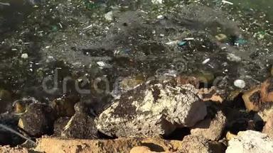 地中海的垃圾。 环境污染。 伤害动物。 丢弃的垃圾使海浪<strong>上岸</strong>