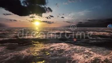 豪华游轮在日落时分从港口横渡海洋。 美丽的夏天循环背景。
