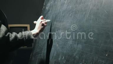 在黑板上用中号手写字