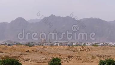 <strong>埃及</strong>沙姆沙伊赫沙漠清真寺、山脉和酒店全景
