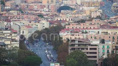 意大利西西里岛美丽的梅西纳市的当地建筑和道路交通全景