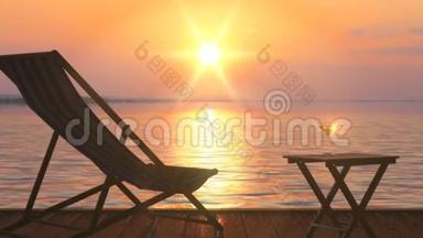 在<strong>橘色</strong>的夕阳下，在湖岸边用一杯葡萄酒装饰椅子<strong>和</strong>桌子