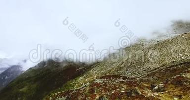 多<strong>雾</strong>的<strong>山</strong>谷。 薄<strong>雾</strong>阿尔卑斯<strong>山</strong>的风景。 雪蒙蒙蒙的夏莫尼克斯。 法国北部和瑞士北部