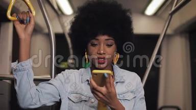 年轻的非洲裔美国妇女使用智能手机语音识别，口述想法，语音拨号信息骑在车里