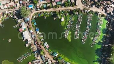 河上渔民村的<strong>高空</strong>，被绿藻污染