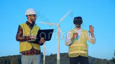 两名<strong>技术</strong>人员正在用笔记本电脑和虚拟眼镜控制风力涡轮机。 清洁，<strong>环保</strong>的能源理念..