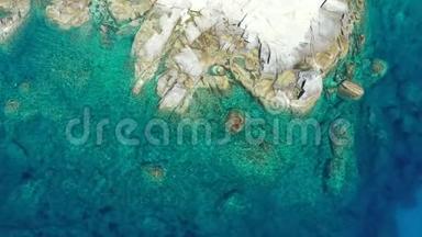 空中无人机观赏热带天堂般的海滩与<strong>纯水</strong>晶清澈的绿松石水，奇异的花岗岩岩石。 空中无人机4k
