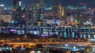 夜晚城市的节奏.. 迪拜的摩天大楼和运河近运河空中时光