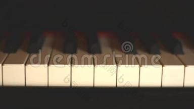 钢琴，键盘钢琴.