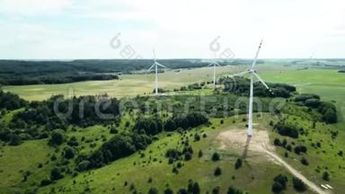 风能概念。 农村地区的涡轮机为农村供电。 空中景观