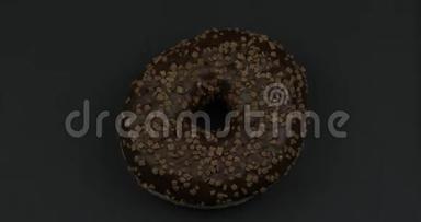 甜甜甜圈在<strong>黑色</strong>背景上旋转。 上景。 <strong>美味</strong>，新鲜的甜甜圈