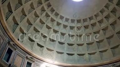 罗马万神殿穹顶的镜头围绕着奥库勒斯，显示穹顶<strong>屋</strong>顶4k