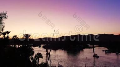 Felucca船在埃及尼罗河航行，日落背景