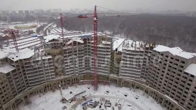 一个巨大的冬季建筑建筑区的鸟瞰图