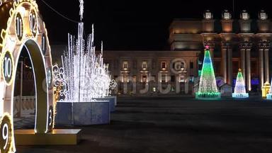 俄罗斯萨马拉，烟火前的时间推移圣诞树。 Kuibyshev广场<strong>新年</strong>庆祝<strong>活动</strong>的筹备工作