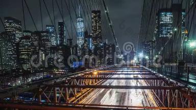 纽约的雨，布鲁克林大桥上的交<strong>通车</strong>