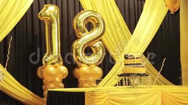 18岁生日快乐金色气球带蛋糕和舞台装饰