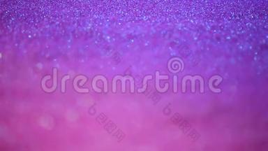紫色和紫色抽象的波克灯。 闪亮的背景。 新年和圣诞节的概念。 粉色闪闪发光