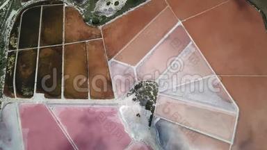 地球`的线。 无人机垂直透视地面`的颜色和形状。 西班牙马洛卡芝麻盐公寓