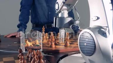 机器人和人类的竞争。 机器人手与人下棋.. <strong>人工智能</strong>概念。 4K.