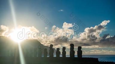 复活节岛上的阿胡同加里基莫艾银饰上壮观的日出