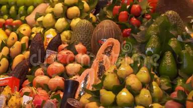 西班牙加泰罗尼亚巴塞罗那市的美沙特或圣约瑟普德拉博奎利亚新鲜异国<strong>水果摊</strong>