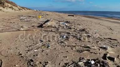 海滩和<strong>海洋</strong>的塑料污染。 海岸<strong>垃圾</strong>的鸟瞰图