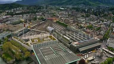 瑞士Bahnhof Luzern或Lucerne总站和许多铁轨的空中景观