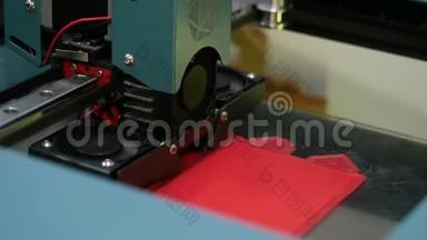 现代3D打印机打印<strong>图形</strong>特写.. 媒体。 3D打印机工作.. 3D电子<strong>立体</strong>塑胶打印机