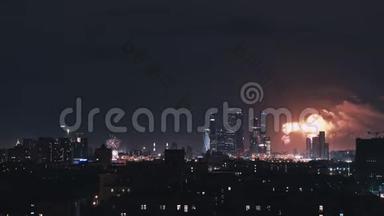在晚上的焰火中拍摄莫斯科<strong>全景</strong>。 莫斯科城市商务中心<strong>全景</strong>..