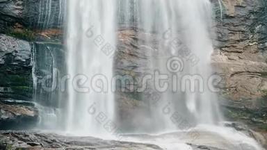 瀑布的巨大寒冷的水景观，高清1920x1080